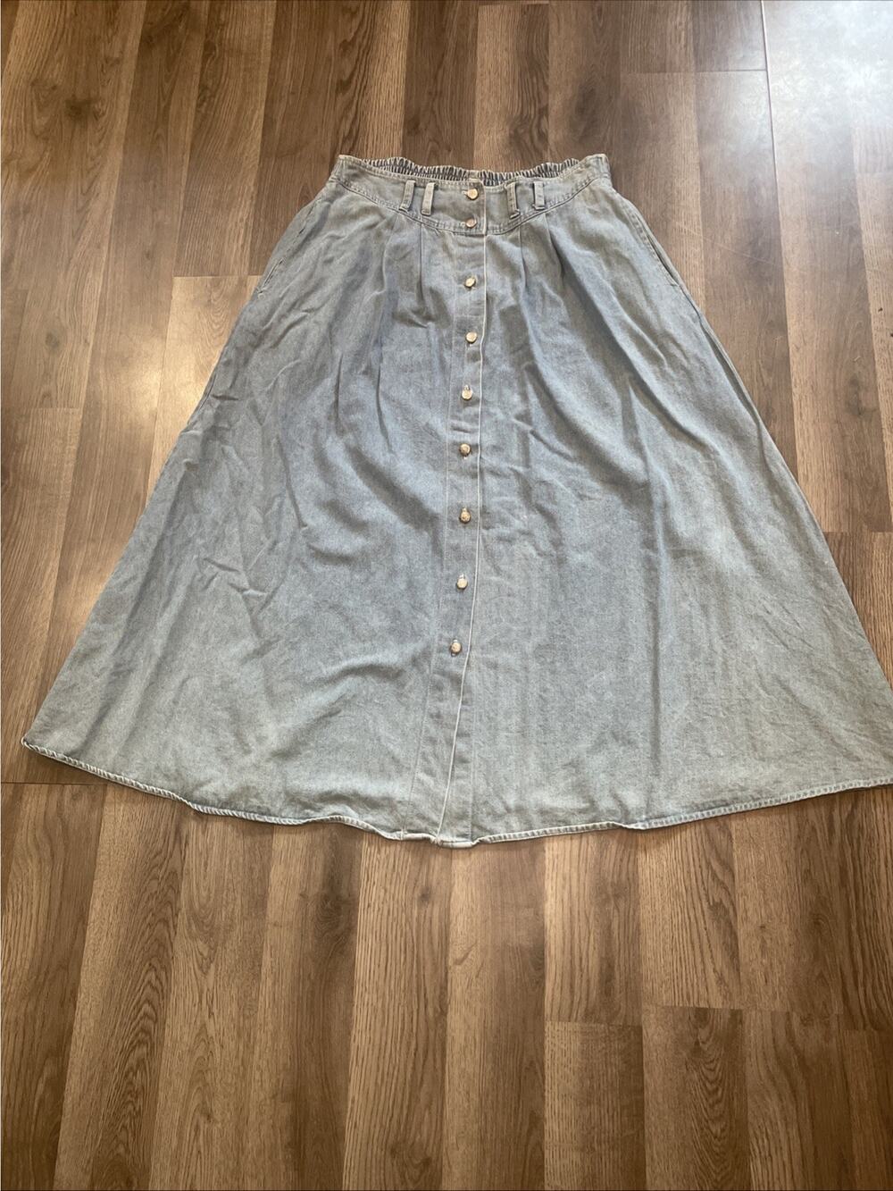 Capacity Women’s Large Long Skirt Medium Washed Fast Shipping